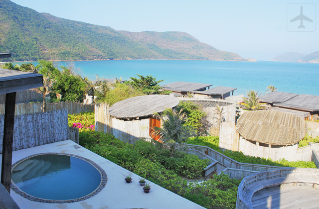 The spa comprises of indoor treatment rooms and outdoor treatment salas, dip pools, as well as steam and sauna facilities.