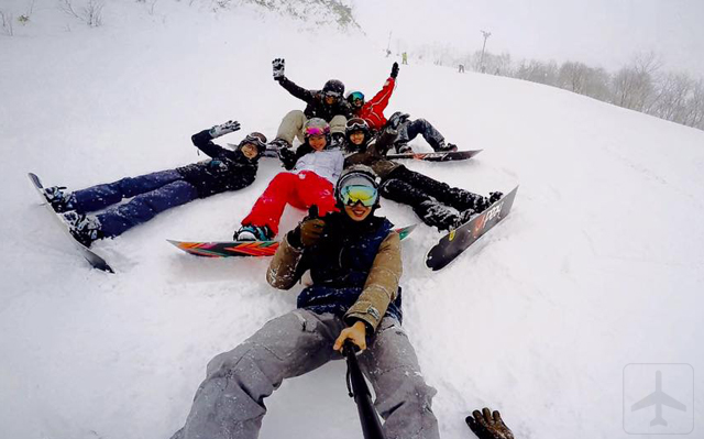 Boarders taking a break for a wefie!