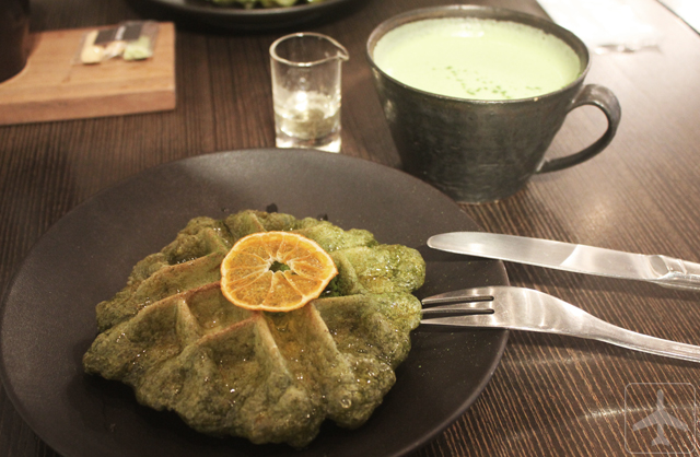5 Brand Cafes in Seoul - O'Sulloc Tea House (Enjoying the Green Tea waffle and Green Tea Latte)