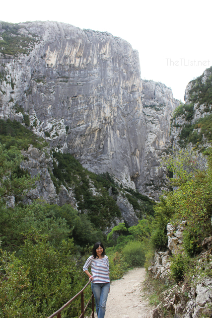 Just to highlight the magnificance of the Canyon - against my tall frame.